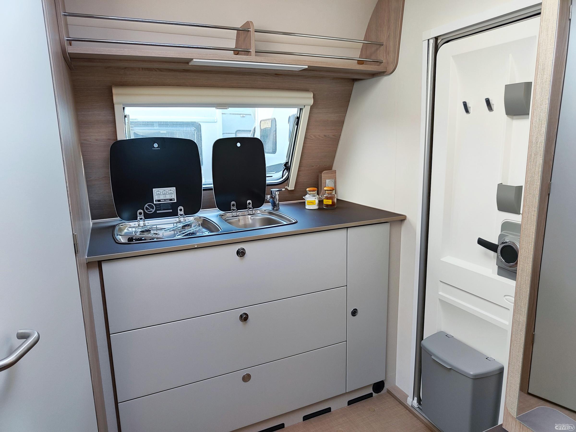 Burstner Premio Plus 410 TS – Caravan per famiglia