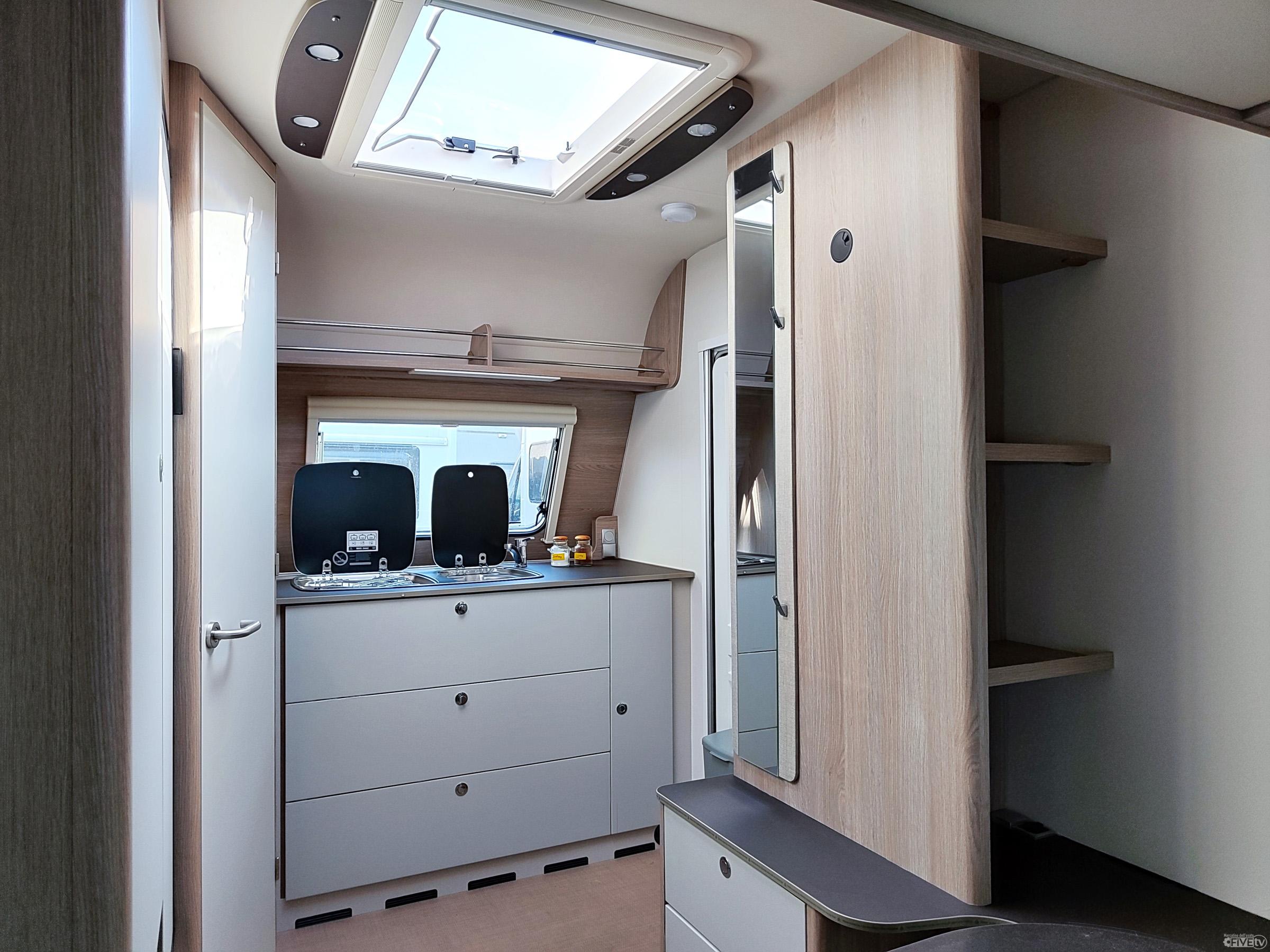 Burstner Premio Plus 410 TS – Caravan per famiglia